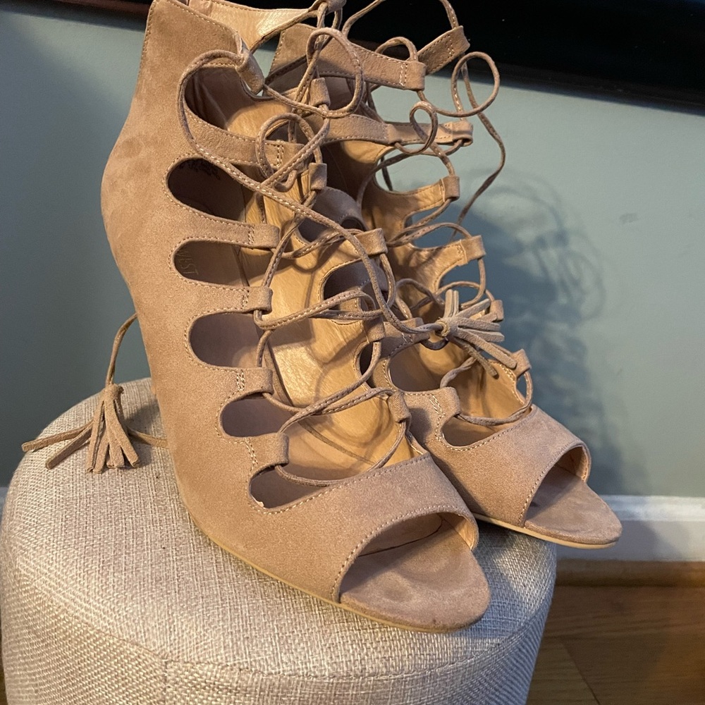 Heels - Picture 2 of 3